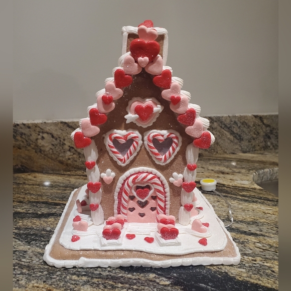 Valentine Hearts Gingerbread House-NWT - Picture 1 of 11
